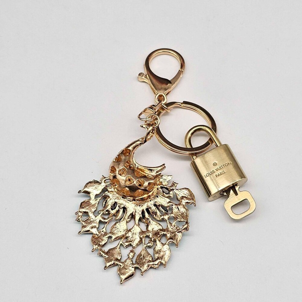 LV Gold Padlock Authentic 🔑 Luxury Bag Charm w/ Unbranded Peacock Keychain - Picture 3 of 8